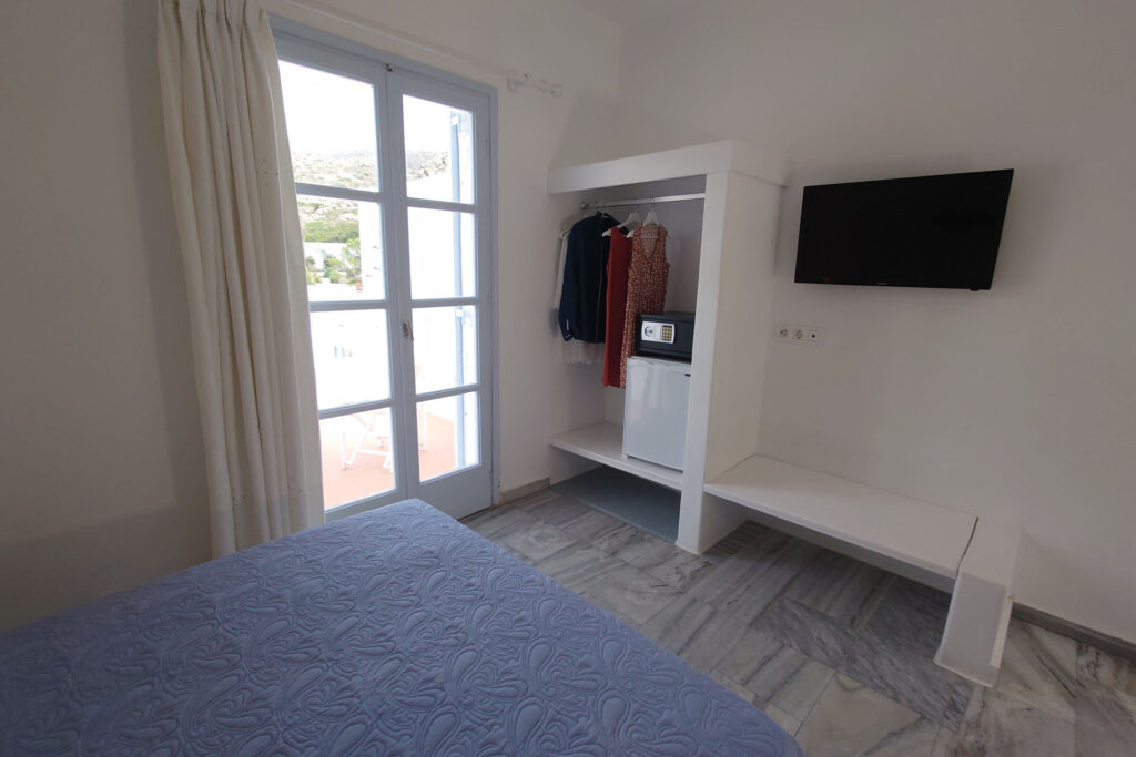 Ios Hotels